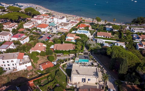 Villa Callari 6+2: Barrio Residencial, Edificio, Casa, Fotografía Aérea, Ciudad, Vista Panorámica, Costa, By, Casa, Suburbio