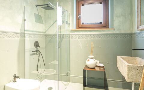 Le Residenze dei Potti 12: Arreglo De Tubería, Piso, Suelo, Plomería, Baño, Loseta, Grifo, Lavabo, Lámpara, Ducha