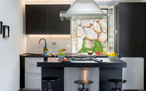 Villa Pietro 10: Mueble, Cocina, Diseño De Interiores, Mostrador, Piso, Aparato De Cocina, Lámpara, Techo, Encendiendo, Gabinetes
