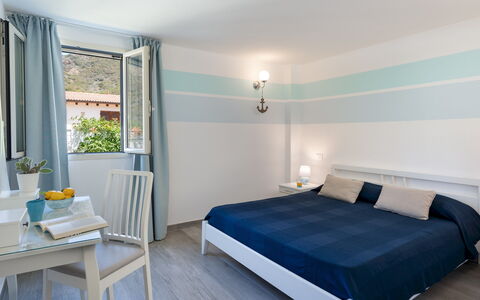 Villa Pietro 10: Mueble, Diseño De Interiores, Habitación, Cama, Techo, Casa, Piso, Linos, Suelo, Sábana