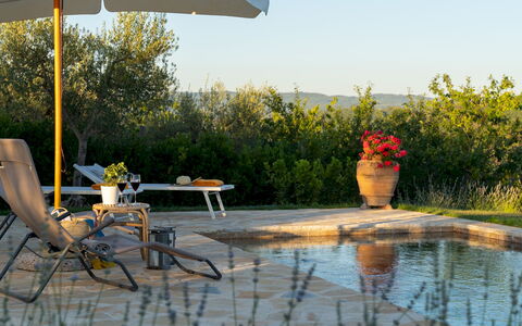 Country House Lo Spigo 4: Mueble, Mueble Para Exteriores, Paraguas, Silla, Piscina, Sombra, Sunlounger, Jardín, Mesa Al Aire Libre, Maceta