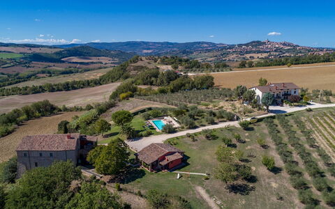 Villa le Logge 12: Casa, Barrio Residencial, Casa, Inmuebles, Área Rural, Paisaje, El Terreno Del Lote, Llanura, Asentamientos Humanos, Cabaña