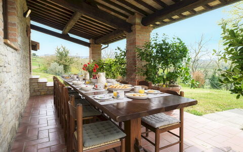 Villa le Logge 12: Mueble, Mesa, Madera, Cocina Y Comedor Mesa, Silla, El Terreno Del Lote, Casa, Casa De Campo, Comedor, Mueble Para Exteriores