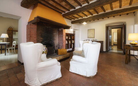 Villa le Logge 12: Mueble, Pared, Diseño De Interiores, Piso, Suelo, Techo, Habitación, Casa, Encendiendo, Sala
