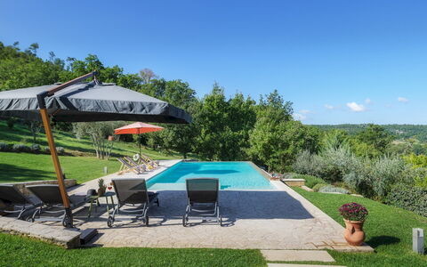 La Vecchia Pieve 8: Piscina, Ocio, Mueble Para Exteriores, Recurso, Sunlounger, Recreación, Paraguas, Sombra, Jardín, Eco Hotel