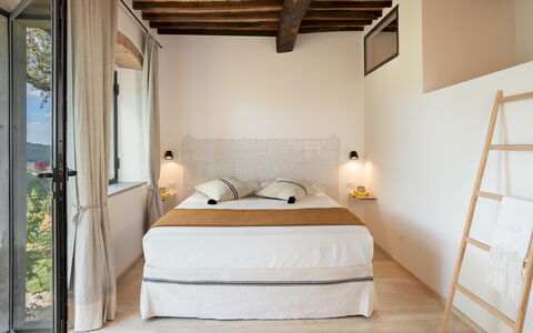 Poggio Novoli 6: Cama, Habitación, Pared, Lecho, Diseño De Interiores, Sábana, Mueble, Habitación, Linos, Suelo