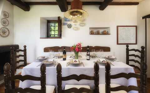 Podere Caprarecce 8: Mueble, Diseño De Interiores, Mesa, Madera, Cocina Y Comedor Mesa, Comedor, Silla, Piso, Vajilla, Habitación