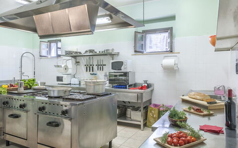 Villa Cappelletti 16+2: Cocina, Aparato De Cocina, Mostrador, Electrodoméstico, Comida, Estufa De Cocina, Mueble, Electrodoméstico, Estufa, Encendiendo