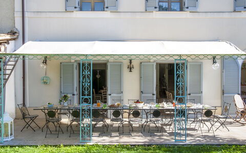Villa Cappelletti 16+2: Mueble, Mueble Para Exteriores, Puerta, Toldo, Mesa Al Aire Libre, Balcón, Sombra, Silla, Porche, Hierro