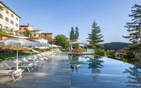 Villa Cappelletti 16+2: Piscina, Mueble Para Exteriores, Recurso, Ocio, Sunlounger, Ciudad De Vacaciones, Silla, Eco Hotel, Hotel, Villa