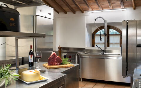 Borgo Gallinaio 32: Aparato De Cocina, Cocina, Mostrador, Diseño De Interiores, Electrodoméstico, Electrodoméstico, Piso, Encendiendo, Techo
