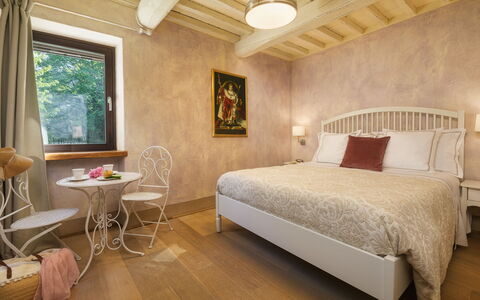 La Dama del Bosco 8+3: Pared, Diseño De Interiores, Habitación, Cama, Mueble, Sábana, Lecho, Suelo, Piso, Encendiendo