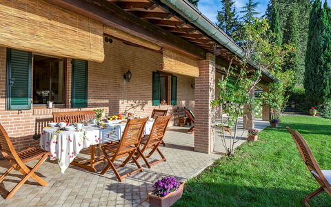 Villa Il Baiocco 8: Mueble, Mueble Para Exteriores, Mesa Al Aire Libre, Sombra, Cabaña, Eco Hotel, Silla, Porche, Maceta, Planta De Casa