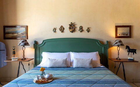 Villa Terra del Sole 8: Mueble, Diseño De Interiores, Habitación, Cama, Madera, Lecho, Textil, Linos, Sábana, Habitación