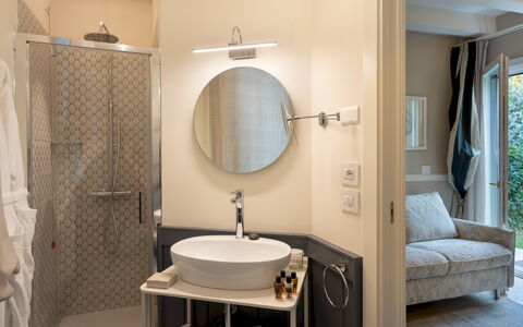 Villa Pergola 8: Diseño De Interiores, Arreglo De Tubería, Piso, Baño, Suelo, Mueble, Encendiendo, Plomería, Habitación, Casa