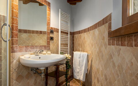 Il Romitoio 12: Pared, Piso, Diseño De Interiores, Arreglo De Tubería, Suelo, Techo, Loseta, Plomería, Baño, Grifo