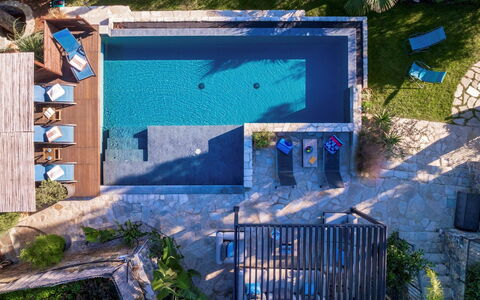 Villa nel Blu 8: Azul, Piscina, Mueble Para Exteriores, Recurso, Mueble, Sunlounger, Silla, Material Compuesto, Ocio, Eco Hotel