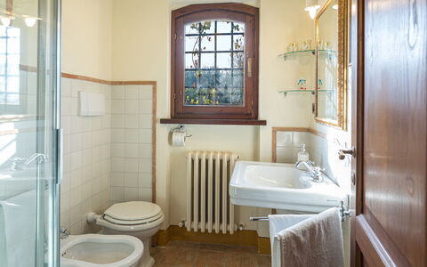 Casale Santa Lucia 8+2: Diseño De Interiores, Piso, Arreglo De Tubería, Lavabo Del Baño, Suelo, Grifo, Lavabo, Plomería, Baño, Casa