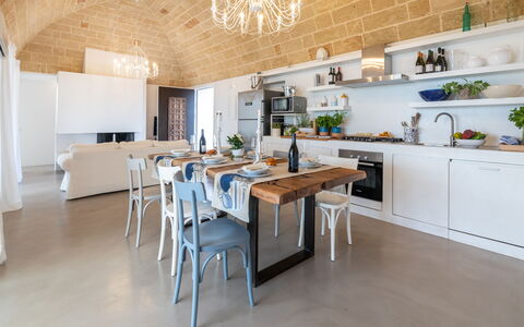 Villa la Pupazza 8: Mueble, Diseño De Interiores, Mesa, Piso, Cocina Y Comedor Mesa, Silla, Suelo, Cocina, Techo, Comedor