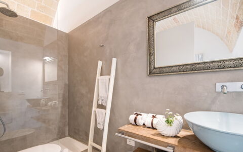 Villa la Pupazza 8: Pared, Arreglo De Tubería, Piso, Diseño De Interiores, Suelo, Baño, Techo, Encendiendo, Lavabo, Plomería