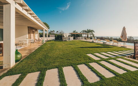 Villa la Pupazza 8: Paisaje, Inmuebles, Césped, Jardín, Sombra, Paisajismo, Mansión, Recurso, Hacienda, Yarda