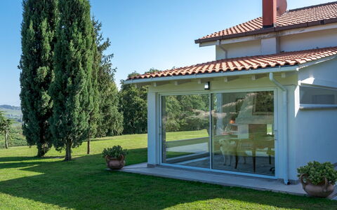 Villa Bubi 8+1: Casa, Techo, Puerta, Estructura Al Aire Libre, Cabaña, Sombra, Porche, Jardín, Inmuebles, Edificios Del Jardín