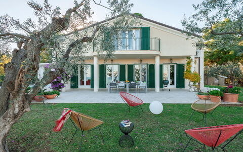 Villa Lucente 6+2: Casa, Casa, Puerta, Césped, Jardín, Inmuebles, Yarda, Sombra, Paisajismo, Hacienda