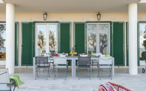 Villa Lucente 6+2: Mueble, Mueble Para Exteriores, Silla, Sombra, Mesa Al Aire Libre, Cocina Y Comedor Mesa, Patio, Estructura Al Aire Libre, Porche, Diseño