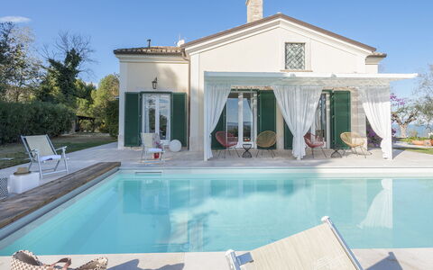 Villa Lucente 6+2: Piscina, Puerta, Inmuebles, Silla, Villa, Paisajismo, Casa De Campo, Recurso, Hacienda, Sombra