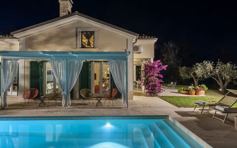Villa Lucente 6+2: Piscina, Mueble, Recurso, Casa, Diseño De Interiores, Inmuebles, Silla, Eco Hotel, Mueble Para Exteriores, Villa