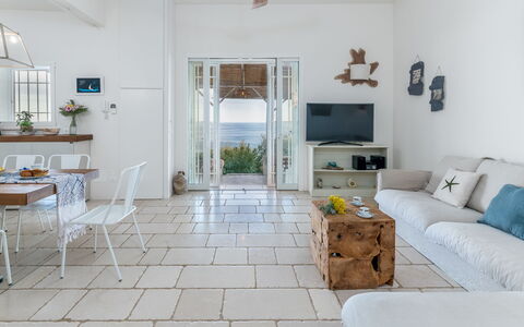 Villa Soleluna 7+1: Mueble, Piso, Suelo, Mesa, Silla, Diseño De Interiores, Sala, Sofá, Habitación, Cocina Y Comedor Mesa