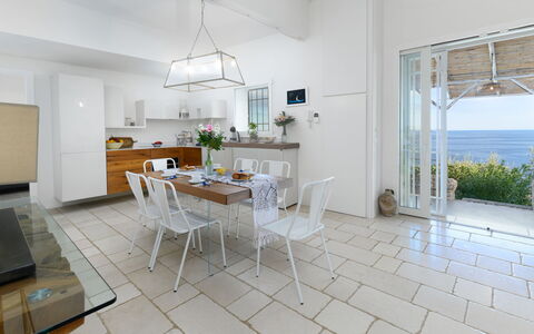 Villa Soleluna 7+1: Mueble, Silla, Piso, Diseño De Interiores, Mesa, Suelo, Cocina Y Comedor Mesa, Encendiendo, Habitación, Comedor