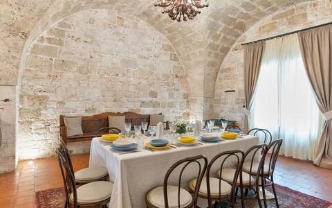 Masseria Tarsia Incuria 8+4: Mueble, Diseño De Interiores, Techo, Mesa, Comedor, Piso, Encendiendo, Cocina Y Comedor Mesa, Silla, Lámpara