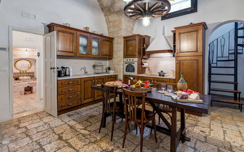 Masseria Tarsia Incuria 8+4: Mueble, Piso, Diseño De Interiores, Suelo, Encendiendo, Gabinetes, Cocina, Techo, Silla, Alacena