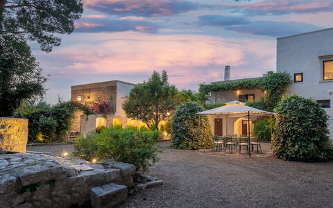 Masseria Tarsia Incuria 8+4: Arbusto, Arquitectura, Casa, El Terreno Del Lote, Inmuebles, Jardín, Paisajismo, Hacienda, Yarda