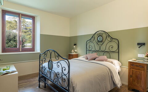 Villa Anna Elisa 8: Diseño De Interiores, Mueble, Habitación, Pared, Cama, Lecho, Sábana, Piso, Techo, Madera