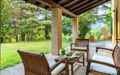 Tenuta Contessa Chiara 17: Mueble, Madera, Porche, Silla, Mueble Para Exteriores, Mesa, Jardín, Casa, Sombra, Mesa Al Aire Libre