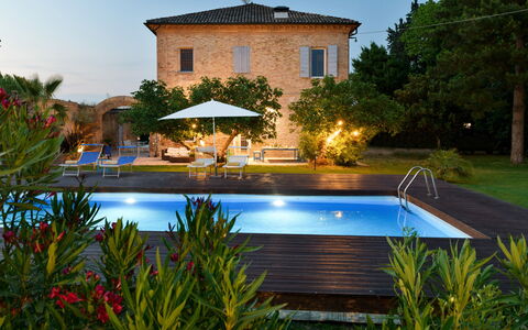 Villa Rustica 8: Piscina, Recurso, Mueble Para Exteriores, Sunlounger, Paraguas, Barrio Residencial, Mueble, Eco Hotel, Maceta, Thermae