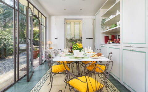 Villa Gaius 8+2: Mueble, Diseño De Interiores, Piso, Silla, Mesa, Comedor, Cocina Y Comedor Mesa, Casa, Suelo, Habitación