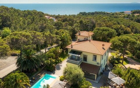 Villa Gaius 8+2: Azul, Barrio Residencial, Recurso, Eco Hotel, Inmuebles, Balcón, Piscina, Zona Tropical, Villa