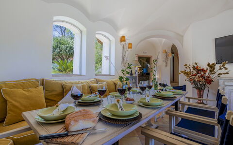 Villa Padulella 8+2: Mueble, Diseño De Interiores, Mesa, Silla, Encendiendo, Cocina Y Comedor Mesa, Casa, Techo, Comedor, Habitación