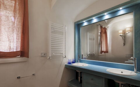 Villa Padulella 8+2: Pared, Arreglo De Tubería, Diseño De Interiores, Lavabo Del Baño, Piso, Lavabo, Suelo, Baño, Techo, Grifo