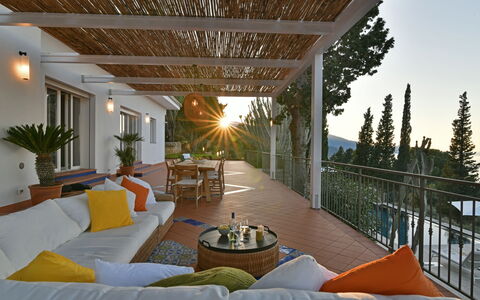 Villa Armonia 8: Mueble, Madera, Silla, Mesa, Diseño De Interiores, Mueble Para Exteriores, Recurso, Sombra, Eco Hotel, Porche