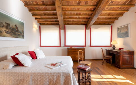 Cosciano 12: Mueble, Diseño De Interiores, Pared, Cama, Piso, Habitación, Madera, Suelo, Techo, Habitación