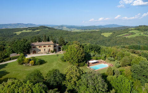 Cosciano 12: Inmuebles, Mansión, Villa, Hacienda, Casa De Campo, Piscina, Jardín, Césped, Paisajismo, Casa Señorial