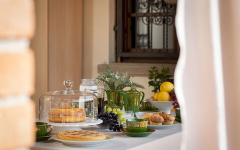Villa Nikka 6: Vajilla, Comida, Utensilios Para Servir, Mesa, Mueble, Fruta, Vajilla, Diseño De Interiores, Drinkware