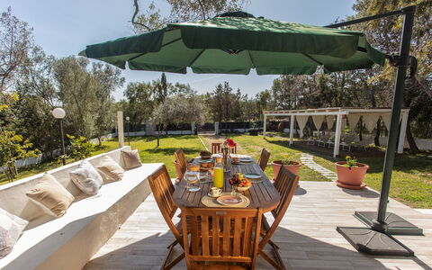 Casa Valentina 6: Mueble, Silla, Mesa, Mueble Para Exteriores, Jardín, Mesa Al Aire Libre, Sombra, El Terreno Del Lote, Cocina Y Comedor Mesa, Patio Interior