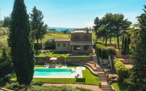 Il Fienile 4: Piscina, Inmuebles, Casa, Jardín, Cabaña, Villa, Paisajismo, Casa De Campo, Hacienda, Patio Interior