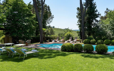 Villa Paesante 8: Árbol, Piscina, Jardín, Arbusto, Mueble Para Exteriores, Sombra, Paisajismo, Recurso, Césped