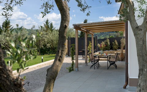 Terrazza sulla Valle 4+2: Madera, Sombra, Mueble Para Exteriores, El Terreno Del Lote, Jardín, Paisajismo, Estructura Al Aire Libre, Patio Interior, Pérgola, Yarda